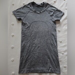 lululemon athletica Gray Short Sleeve Tee